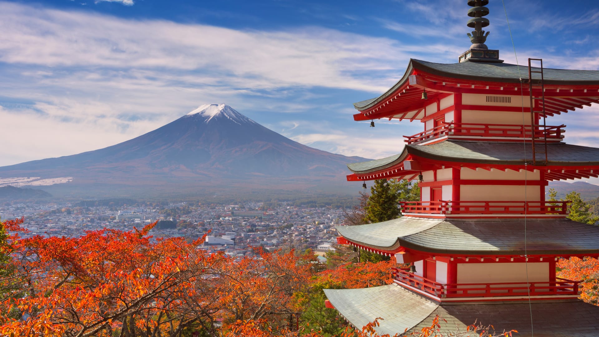 Góra Fuji i czerwona pagoda Chureito jesienią - eSIM Japonia w sieci NTT docomo 5G